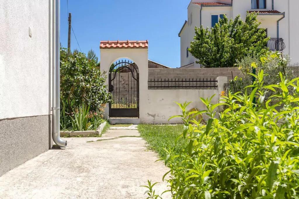 Luciano Apartment Mravince Екстериор снимка